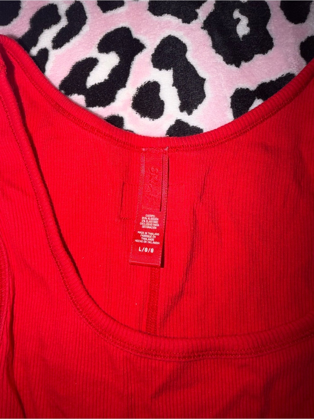 SKIMS Red Ribbed Scoop Tank Top - Picture 2 of 4